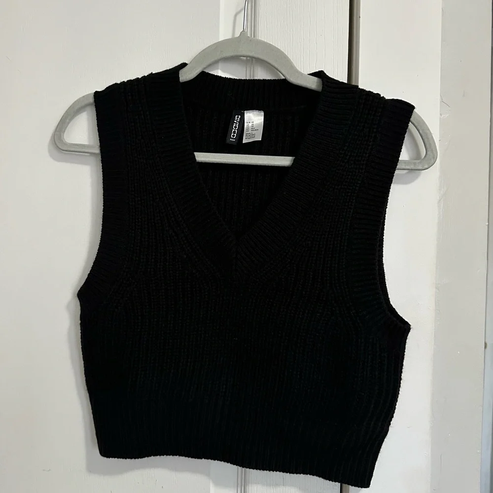 H&M Ribbed Sweater Vest - Picture 4 of 6